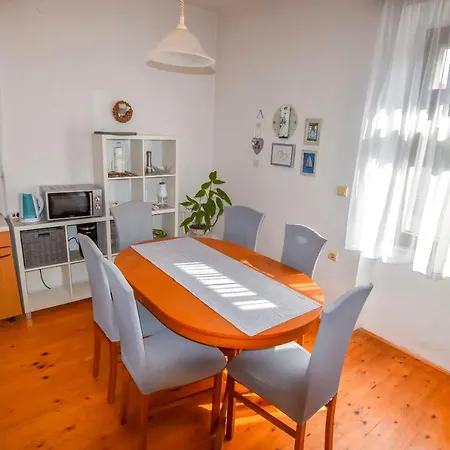 House Panula Semesterbostad Mali Iž