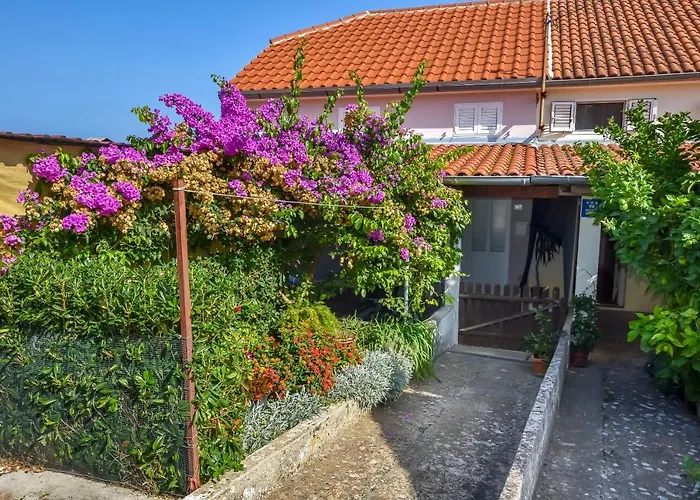 Semesterbostad House Panula Mali Iž