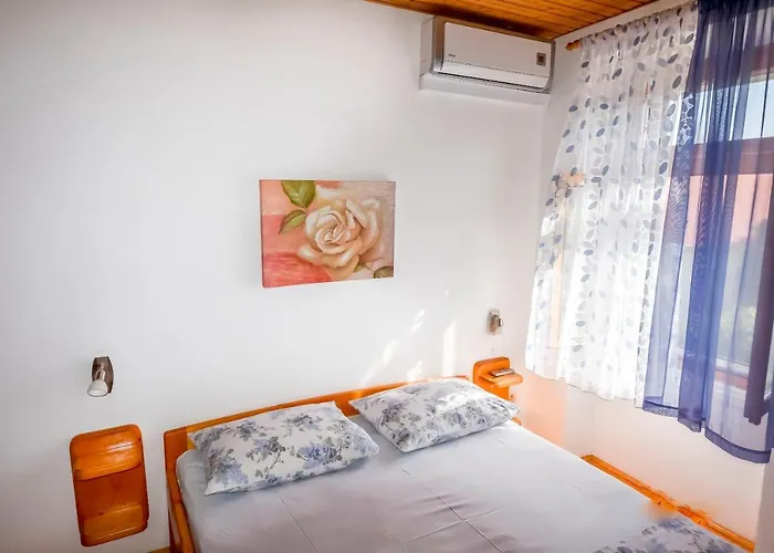 Semesterbostad House Panula Mali Iž