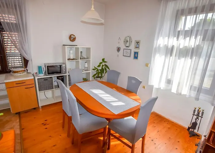 House Panula Semesterbostad Mali Iž